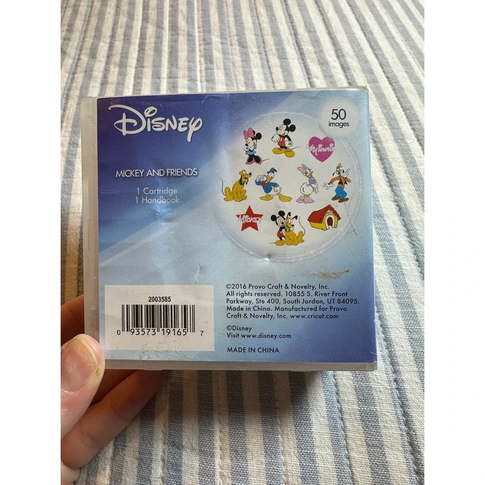 Cricut‎ Disney Mickey and Friends Cartridge 2003585 50 Images with Handbook Case
